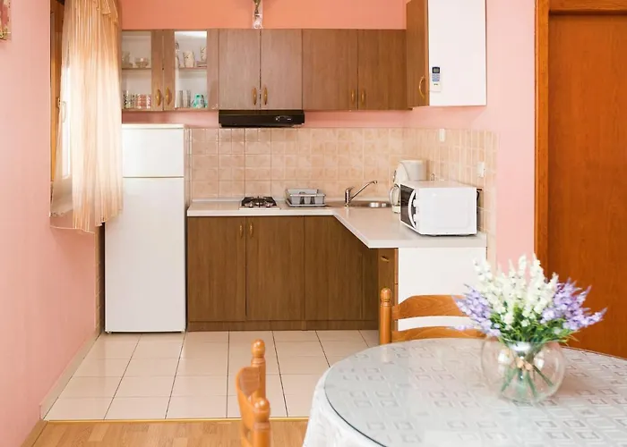 Nikol-3 By Interhome